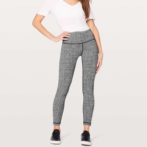 Lululemon Wunder Under Hi-Rise 7/8 Tight 25"
Ritual Jacquard Luon Black White